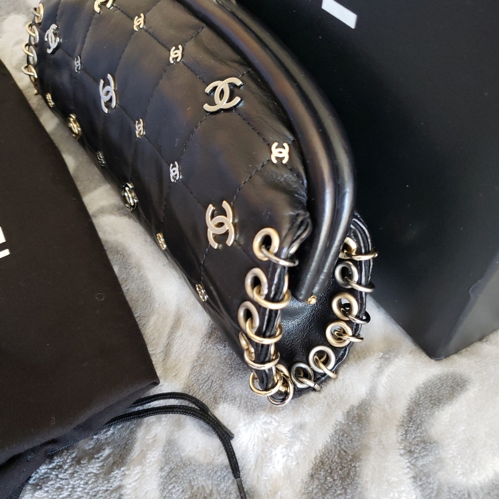 Chanel Vintage Clutch Limited Edition Black Leather CC Charm Logo Gold & Silver - Picture 10 of 17